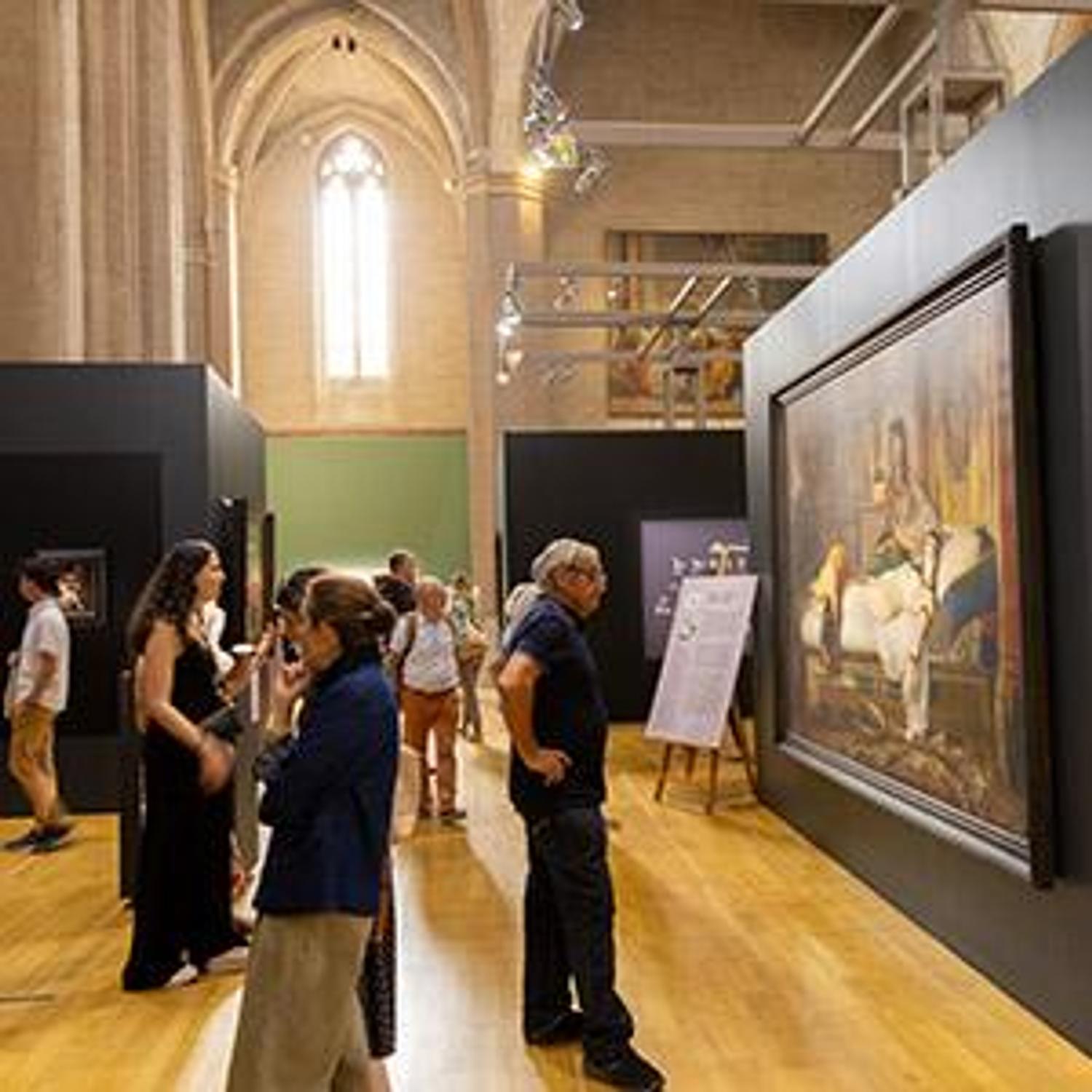 Vue de l'église du musée des Augustins, avec des tableaux et du public. Photo P. Nin